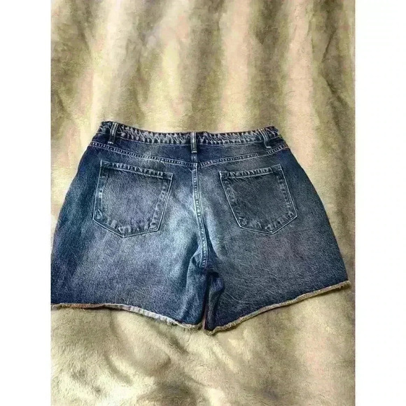 Kancan Distressed Jean Short Size15/31 Medium Wash Denim Frayed Hem Women - Picture 2 of 11